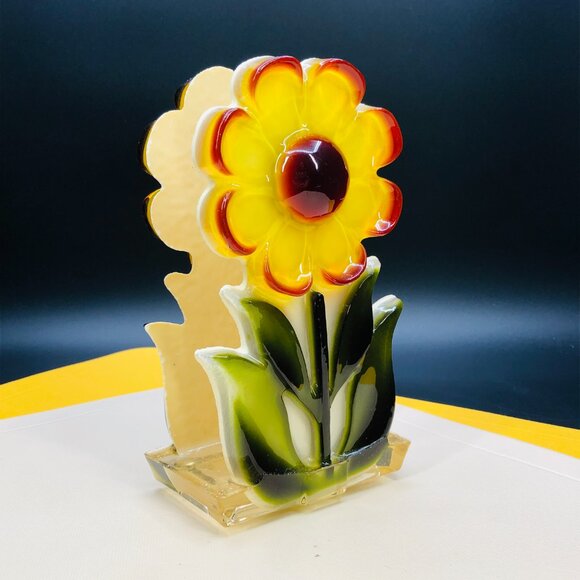 Vintage 70s Sunflower Lucite Acrylic Napkins Holder: Retro Flower Power Kitchen - Picture 4 of 12